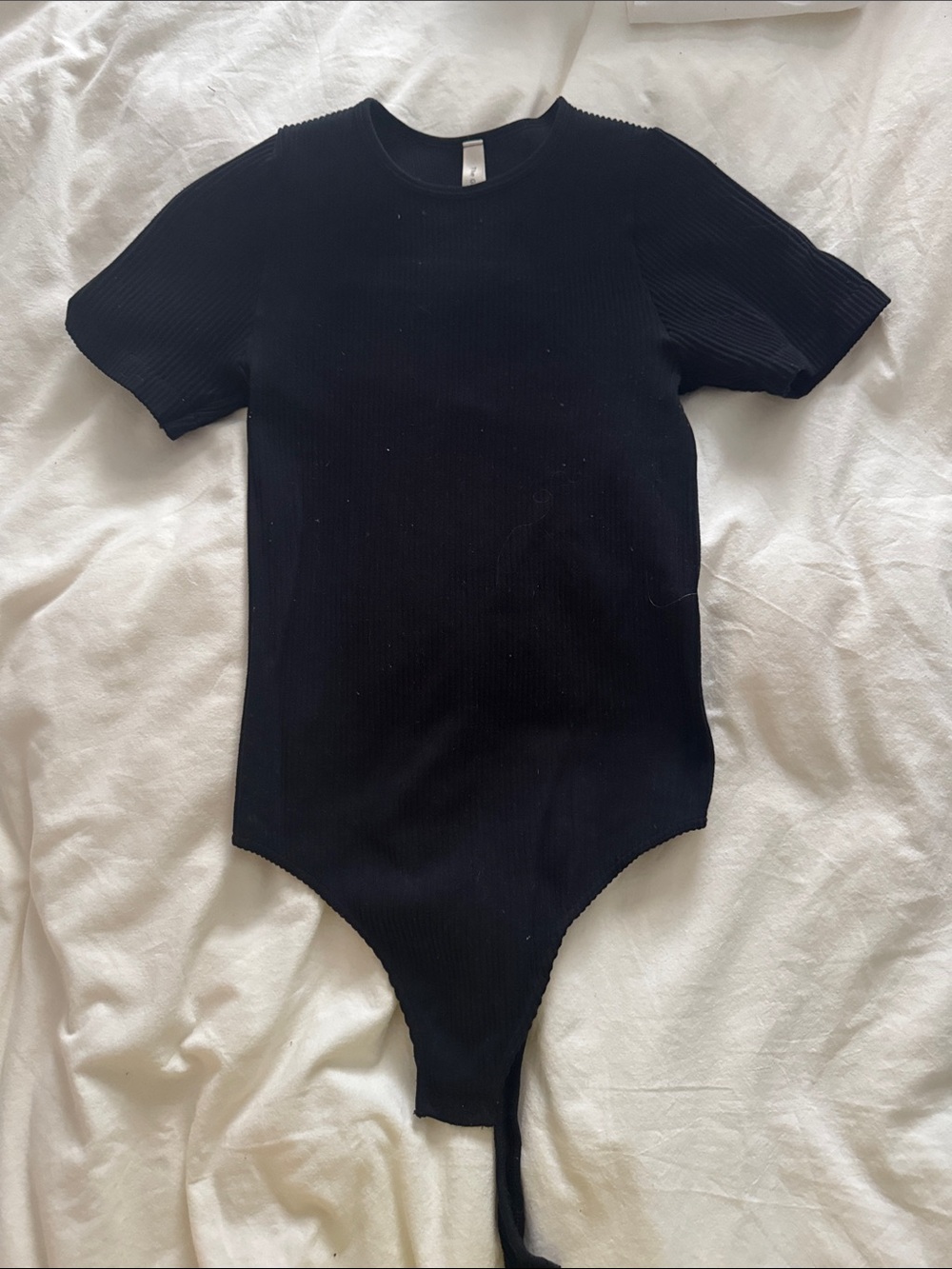 Aritzia Babaton ribbed short sleeve body suit